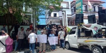 KOMPAK Unjuk Rasa Minta Gakum Parepare Usut Kembali Kasus Dinkes