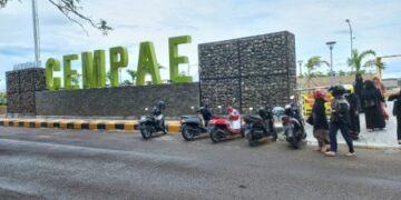 FOTO : Warga Mulai Kunjungi Anjungan Cempae di Kota Parepare