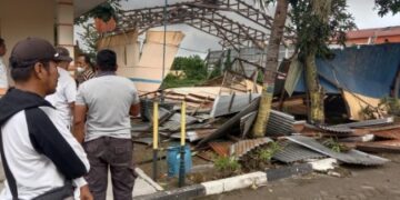 Gudang Bulog di Sidrap Ambruk Diterjang Angin Kencang