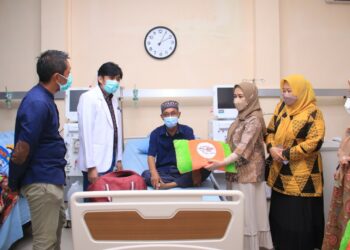 Direksi RS Andi Makkasau Kunjungi dan Motivasi Pasien Hemodialisa