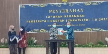 Bupati Sidrap Serahkan LKPD Unaudited 2021 ke BPK Sulsel