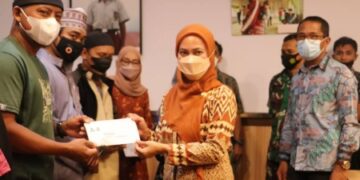 Lagi, Indah Putri Indriani Serahkan 24 Unit Huntap Pada Penyintas Banjir Bandang Lutra
