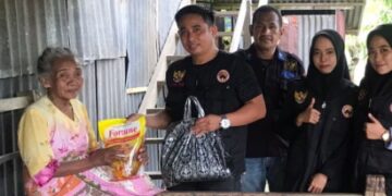 Lagi, Garda Pemuda NasDem Sidrap Bagi-bagi Minyak Goreng Gratis