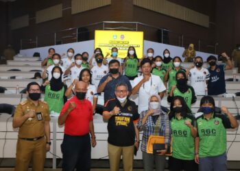 Lepas Tim Sepak Bola Wanita Sulsel, Wali Kota Parepare Taufan Pawe Beri Dana dan Janjikan Bonus