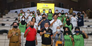 Lepas Tim Sepak Bola Wanita Sulsel, Wali Kota Parepare Taufan Pawe Beri Dana dan Janjikan Bonus