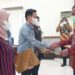 Kakanwil Kemenkumham Sulsel Ganjar Penghargaan Tiga Pegawai Teladan