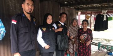 Jelang Ramadhan Garda Pemuda NasDem Sidrap Bagikan Paket di Sipodeceng