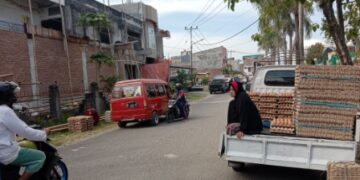 Pemkab Sidrap Kosongkan Aktivitas Jual Beli Telur di Terminal, Sejumlah Pedagang Nekat Jualan di Pinggir Jalan