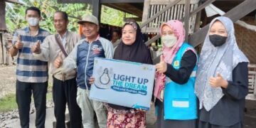 Patungan Lewat Program Light Up The Dream, PLN ULP Pangsid Bantu Listrik Gratis Warga Kurang Mampu