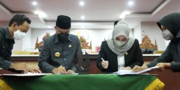 Gubernur dan Ketua DPRD Sulsel Teken 3 Rancangan Perda Terkait Narkoba, Pertanian dan Sampah