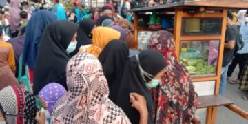 Gegara Ini Gerobak Pangsid Milik Roni Diserbu Emak-emak di Rappang
