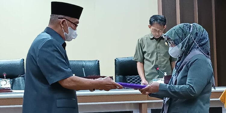 Serahkan Ranperda Kota Layak Anak ke DPRD, Wawali Pangerang Rahim : Komitmen Pemkot Parepare Jamin Hak Anak 