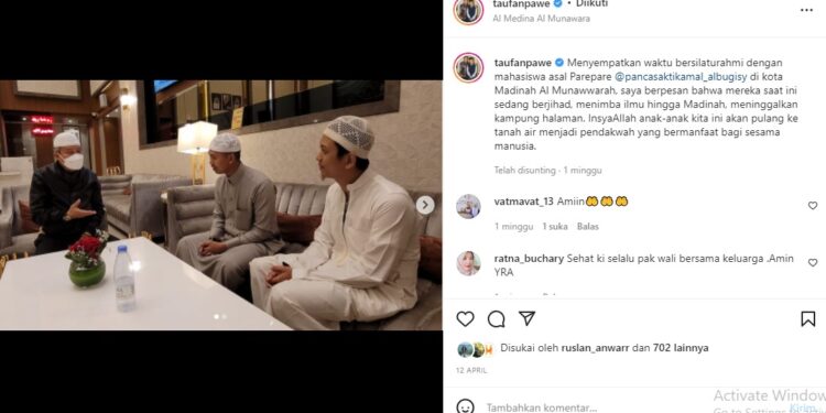 Sedang Umrah, Taufan Pawe Dikunjungi Mahasisw Asal Parepare