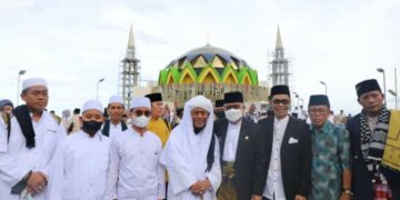 Perdana Digunakan Salat Idulfitri, Masjid Terapung BJ Habibie Dipadati Masyarakat