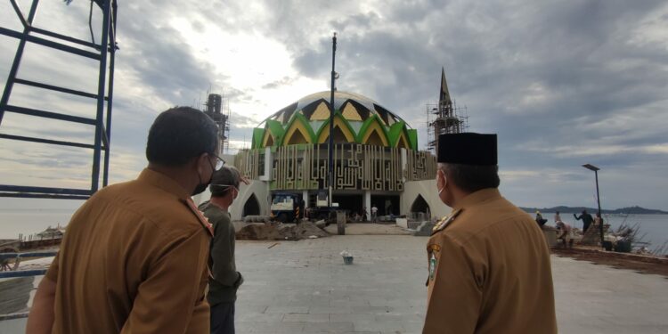 Pelaksanaan Salat Idulfitri Dipusatkan di Masjid Terapung BJ Habibie