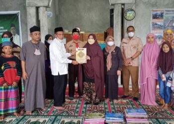 Erna Rasyid Taufan Pimpin Pramuka Parepare Bagikan Alquran dari Masjid ke Masjid