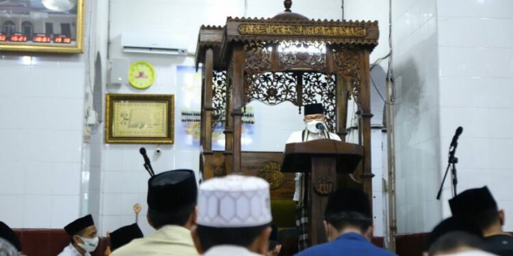 Tarwih di Masjid Masjid Raya, Taufan Pawe Puji Kepatuhan Prokes Masyarakat Parepare