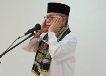 Perdana, Wali Kota Parepare Taufan Pawe Kumandangkan Azan di Masjid Terapung BJ Habibie