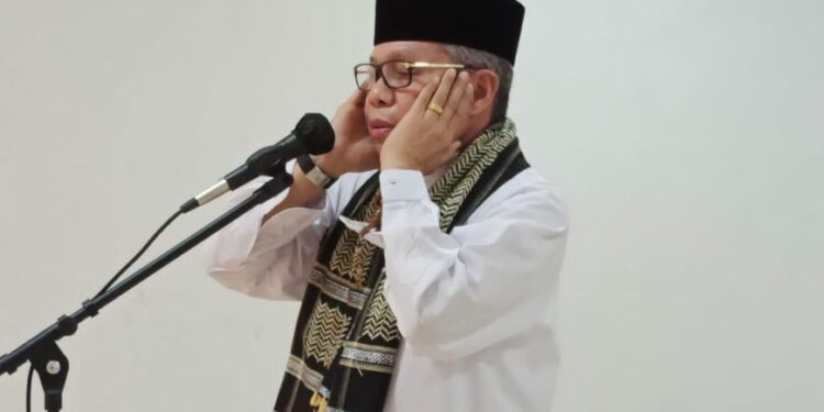 Perdana, Wali Kota Parepare Taufan Pawe Kumandangkan Azan di Masjid Terapung BJ Habibie