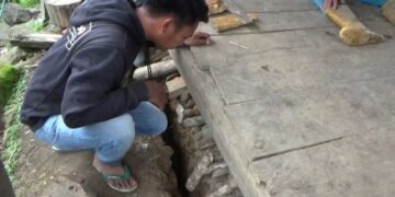 Tanah Retak Sudah Dua Pekan, Selain Ancam Rumah Puluhan KK di Pinrang Mengungsi