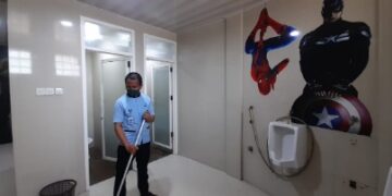 Agar Tetap Nyaman, 4 Petugas Rutin Bersihkan Toilet Lapangan Andi Makkasau Parepare