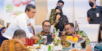 Lama Mangkrak, Gubernur Sulsel dan Menhub Komitmen Kereta Api Beroperasi Oktober 2022