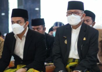 Dihadiri Ribuan Jemaah, Pelaksanaan Salat Idulfitri di Masjid Terapung BJ Habibie Berlangsung Khidmat