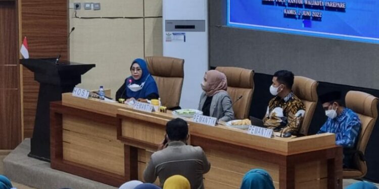 Erna Rasyid Taufan Tampil Cakap Jadi Host Dialog Interaktif LGBT