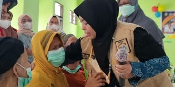 Peringati Hari Lanjut Usia Nasional, Erna Rasyid Taufan Sambangi Panti Jompo