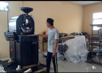 Dukung Peningkatan Kualitas Produksi Kopi, Gubernur Sulsel Salurkan Mesin Pengolahan Kopi untuk IKM di Luwu