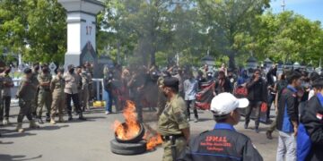 Diwarnai Ketegangan, Aksi Unjuk Rasa IPMAL Bawa 5 Tuntutan Untuk Bupati Pinrang