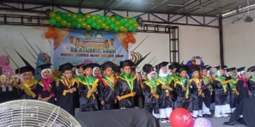 Di Acara Wisuda Santri, Ketua Yayasan RA Ashabul Kahfi Cerita Awal Pendirian