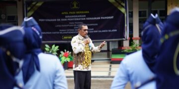 Serahkan SK Kenaikan Pangkat di Lapas Perempuan & Rudenim Makassar, Kakanwil Minta Ini