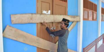 Tukang Segel Sekolah, Kontraktor Gedung SMKN 1 Aralle Tak Selesaikan Sangkutan