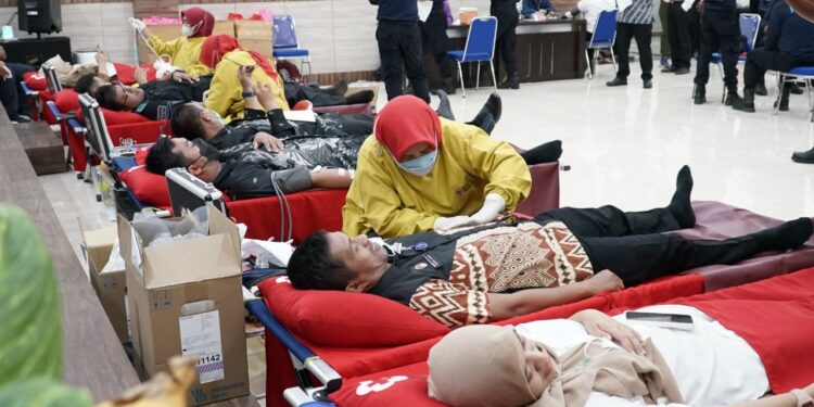 Suasana donor darah di Aula Kanwil Kemenkumham Sulsel, Jumat (29/7/2022)