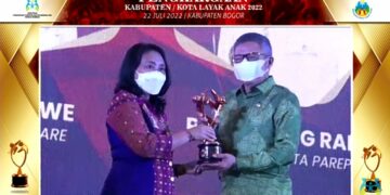 Taufan Pawe Terima Penghargaan Kota Layak Anak dari Menteri P3A