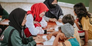 Si Guru Konsisten Membangun Asa Anak Jalanan Kota Parepare