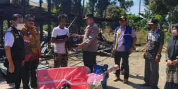 Rumah Warga di Tiroang Terbakar, Dinsos dan BPBD Pinrang Salurkan Bantuan