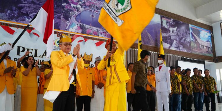 Suasana pelantikan pengurus DPD II Golkar Tana Toraja, di Gedung Tammuan Malik' Makale, Sabtu (16/7/2022)