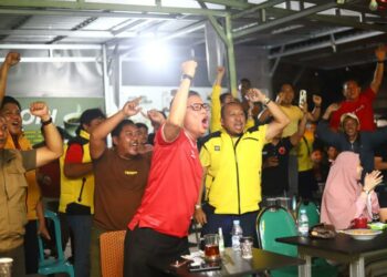 Wali Kota Parepare, HM Taufan Pawe saat nobar Rans Nusantara vs PSM Makassar di Kedai OK, Senin (15/8/2022).