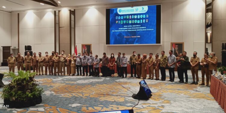 25 Kepala Daerah di Sulsel usai menandatangani dukungan untuk meningkatkan kuantitas dan kualitas elektronifikasi transaksi pemerintah daerah (ETPD) di Hotel Claro, Selasa (2/8/2022)