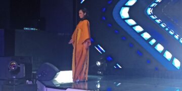 Miss Global World Peragakan Busana Etnik Rancangan Erna Rasyid Taufan di Kancah Internasional
