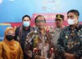 Plt MenPAN RB, Mahfud MD diapit Bupati Maros, Chaidir Syam (kanan) dan Sekda Provinsi Sulsel, Abdul Hayat Gani saat peresmian MPP di Kabupaten Maros, Jumat (19/8/2022)