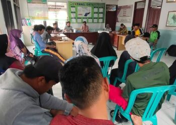 Pemuda Batupapan bersama aparat desa serta masyarakat melakukan musyawarah membahas mekanisme pasar tradisional, Sabtu (28/8/2022).