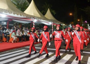 Ruas Jalan Kini Terang Benderang, Ratusan Siswa di Parepare Ikut Gerak Jalan Malam Hari