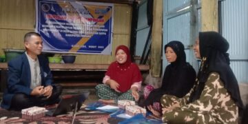 Dosen FEB Umpar PKM di Ujung Lero, Edukasi Masyarakat Nelayan Pelaku Usaha Home Industry