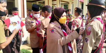 Didampingi Erna Rasyid, Taufan Pawe Serahkan 18 Piagam Penghargaan ke Peserta Jambore Nasional