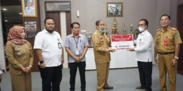 Serahkan Rp452,8 Juta Bantuan Atensi Kemensos untuk LKSA, Dollah Mando: Kita Akan Pantau