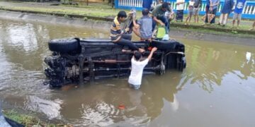 Kecelakaan, Mobil Terios Terjun ke Sungai