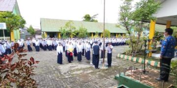 Ikuti Gerak Jalan, SMP Negeri 9 Parepare Turunkan Tim Drumband